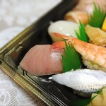 魚がし日本一 立喰寿司 - 料理写真:中トロ入り♪