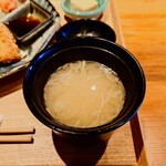 食堂わた - 紛れもなく"出汁"を楽しむ"お味噌汁"は、理想の熱々提供。