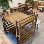 はちのたね - 店内のテーブル席