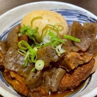 当店人気のメニューは、創業から続くこだわりの煮込み料理