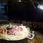 赤丸ヂンギス - ジンギスカン（肩ロース、特選ロース、テンダーロイン、野菜三種盛、特製りんごのタレ）③