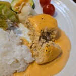 キッチン ブルー グローブ - 残り少ないハンバーグ