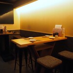 堺東 すしと - 店内（テーブル席）