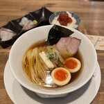 酒肴場 屯 - 津軽煮干し中華蕎麦（味玉入り）¥1000、海鮮丼¥500