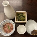 神田まつや 本店 - 鰹酒盗、葉山葵、蕎麦味噌と熱燗