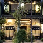 神田まつや 本店 - 神田まつやさん お店向かって右が入口 左が出口の様です