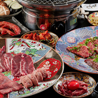 前菜から"和牛盛り合わせ"を含む、3つの豪華コースをご用意