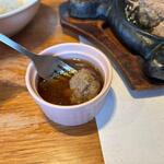 ハンバーグマン - ソースは選べたんでジャポネソースを選びました。
 
店員さんが直接かけると水分が飛んで辛くなるんで漬して食べる様に教えてくれました・・・
 
おご馳走様です。
 