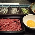 肉の割烹 田村  - ユッケ