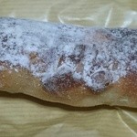 キキダウンステアーズベーカリー - リンゴとクルミのパン