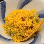 みつき - ⑬松葉蟹エキス&海水炊きの松葉蟹(雄)の蟹味噌リゾット、削り唐墨(自家製)掛け
      蟹味噌のコクと蟹エキスがじわじわと浸透してくるようです
      追い掛け削り唐墨に追い討ちされ、痛風になりそう！