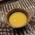みつき - ⑫蟹味噌溶かしの松葉蟹出汁
      蟹味噌エキスがタップリ入った松葉蟹
      蟹の風味が怒涛の様に押し寄せます
      少しだけ飲んでも余韻が凄い！