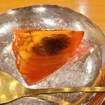 みつき - ⑱代白柿(奈良県西吉野産江戸柿をエチレンガスを充填した部屋に2~3日置いて渋抜きした柿、京都府産) 
      トロトロな食感、実はかなり好きなんです
      まさか鳥取で頂けるなんて嬉しい