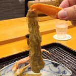 みつき - ⑪松葉蟹(雄)脚《4番脚》のしゃぶしゃぶ、蟹味噌和え
      松葉蟹味噌のコク、松葉蟹の身の旨み、波状攻撃にクラクラします
      3つも食べられる喜びにうち震えます