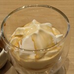 ザ・ラボ　カフェラボ - ソフトクリームにエスプレッソをかけたところ