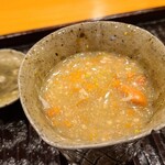 みつき - ①セコ蟹(雌、丸ごと1匹使用)茶碗蒸し
      身も内子も外子も全てが入った特濃なウマウマ餡が掛けられた茶碗蒸し、モチロン中にもセコ蟹がタップリ、スタートからその旨みに圧倒されてしまいます