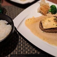 旬菜ステーキ処 らいむらいと - チーズハンバーグ200g   ご飯普通盛り