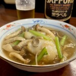 どぜう・四季料理 やぶや - ヒラメ木の子あんかけ（¥740税込）
      肉厚でプリプリのヒラメの餡かけ、なにがすごいってこの優しいお出汁♡(*´ω`*)
      大将のお出汁がやぶやの大きな魅力のひとつです♪