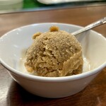 どぜう・四季料理 やぶや - 黒砂糖シャーベット（¥200税込）
      波照間島の黒砂糖と水だけで作ったシャーベット、口の中に甘さが残ることなくスッと消えて、なんとも上品なデザートです♪( ˊ꒳​ˋ )✿