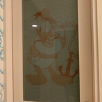 ディズニーアンバサダーホテル - ガラス戸にもドナルドがっ！！