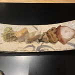 いわさき - カニ、イカかまぼこ、アラ煮凝り、カキ、れんこん、タコ