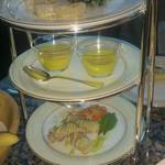 ピーク・ラウンジ - オードブルと、スープ