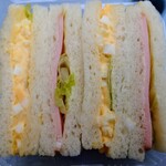 パンのお店 チャビ - 令和6年11月 営業時間(7:00〜19:00)
たまごとハムのサンド 税込270円