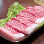 ホルモン３連勝 - 極上・サーロインロース。ステーキにも使う絶品のお肉。お肉の王様です！