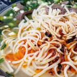 蘭州拉麺店 火焔山 - 追いラー油。