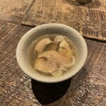若鳥焼き もばら - お通し 皮の塩茹で