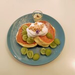 ソレイユカフェ - シャインマスカットとヨーグルトクリームの天使のパンケーキ