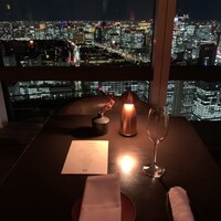 ザ タヴァン グリル＆ラウンジ - 