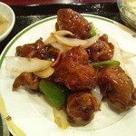 東雲 - 黒酢酢豚定食。ごろごろ豚肉が大きくて満足感あり！