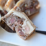"水晶肴蹄（ぶたのすねにくにこゞり）"、斷面（きりくち）