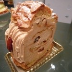 ペストリーショップ - パリブレスト463円そびえ立つクリームの層！
