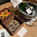 TRAIN SUITE 四季島 - ウェルカムシャンパン