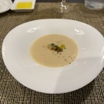 オステリア・マンジャベーネ - ルートパセリのスープ