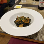 オステリア・マンジャベーネ - 自家製イカ墨のタリオリーニ 針イカとキノコのソース