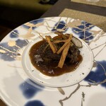 オステリア・マンジャベーネ - 宮崎産バラ山の黒ビール煮込み 栗のハチミツ風味