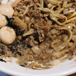 NIBOSHI MANIA - 麺の下にセメント色の煮干ダレ