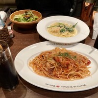 ビストロボンノ - パスタランチ イイダコのアラビアータと海老とほうれん草のクリームパスタ