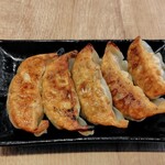 味來 - 餃子単品330円。