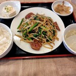 味來 - レバニラ炒め定食950円。