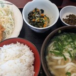立花うどん - 立花定食　803円　　本日のメインはチキンカツ、小鉢は酢の物