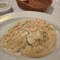 神戸牛炭火焼 ステーキ 銀座 Fun - パスタランチ クリーム 今日はエビとズッキーニ