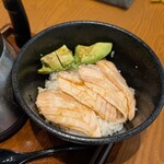 和カフェTsumugi - 炙りサーモンとアボガドの鯛出汁茶漬け