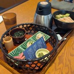 和カフェTsumugi - 炙りサーモンとアボガドの鯛出汁茶漬け