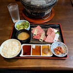炭火焼肉くらた - 信州プレミアム牛肉盛り合わせ150g(¥2,450)