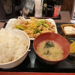 ひだりうまでん助 - ホルモン炒め定食 770円