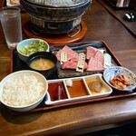 炭火焼肉くらた - 信州プレミアム牛肉盛り合わせ150g(¥2,450)